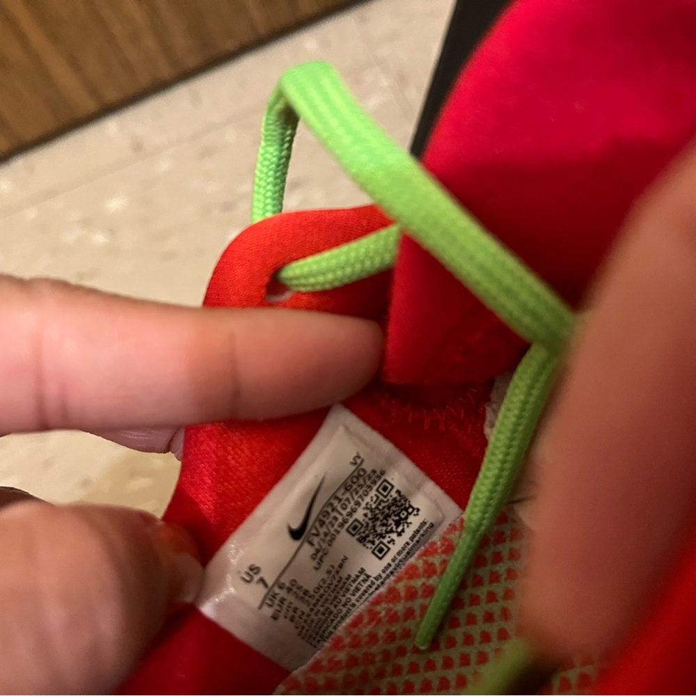 Nike Kobe Reverse Grinch - Picture 12 of 15